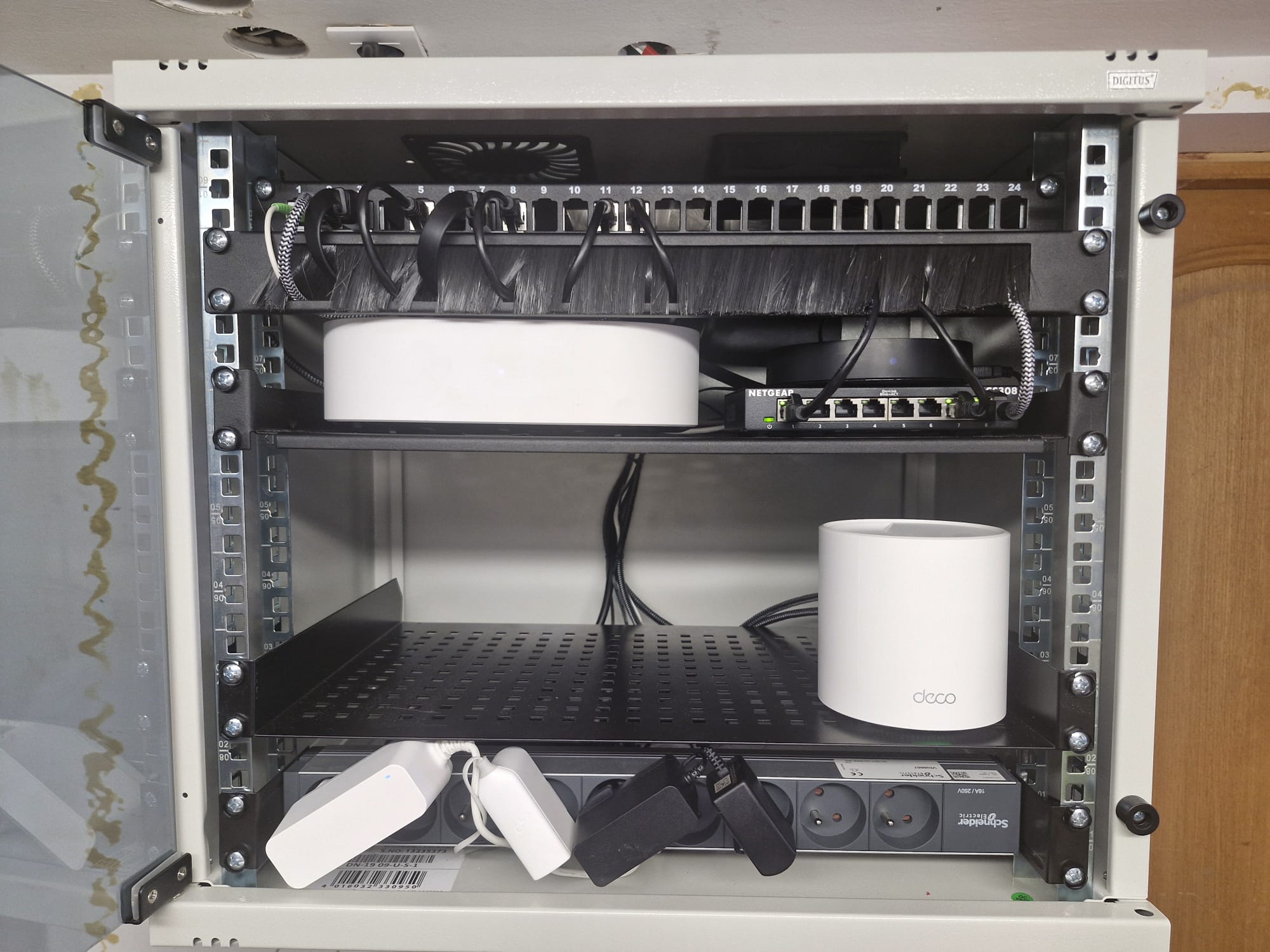 Baie informatique — câblage et brassage