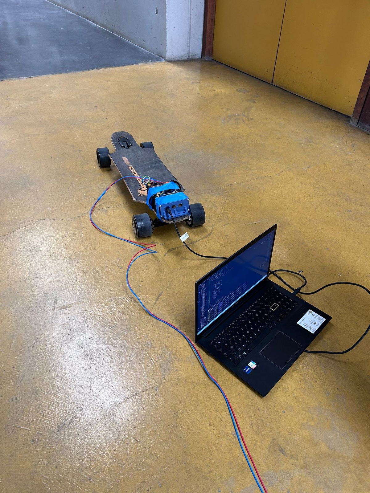 Skateboard électrique — prototype assemblé