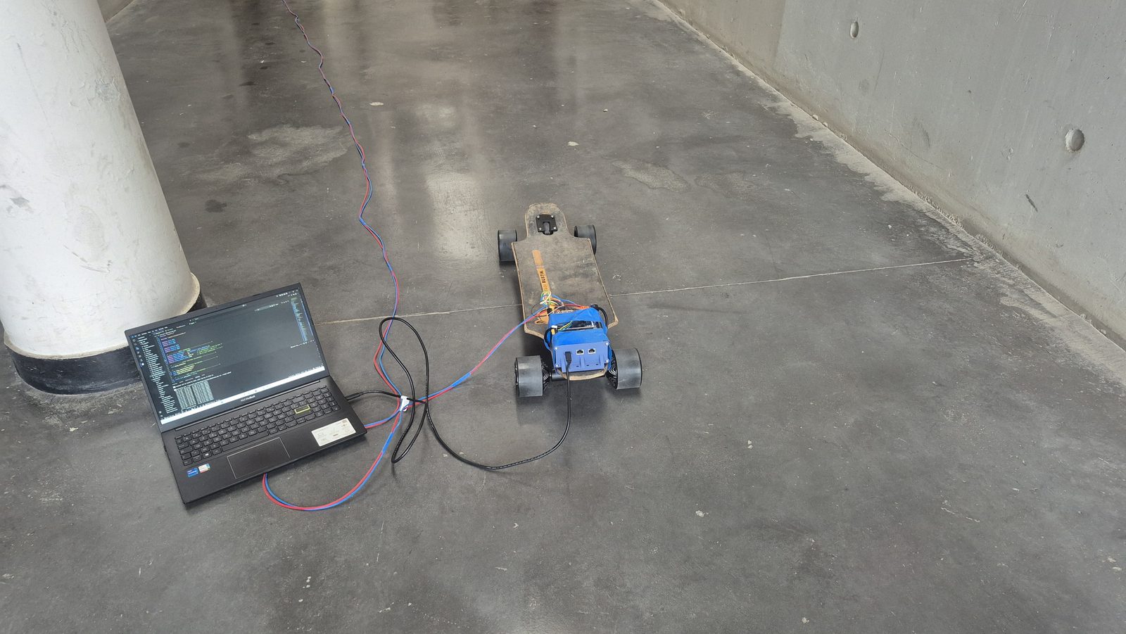 Skateboard électrique — moteur, batterie et électronique